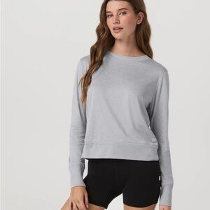 Vuori Daydream Crew - Women's Light Heather Gray Shirt - Small or Medium
